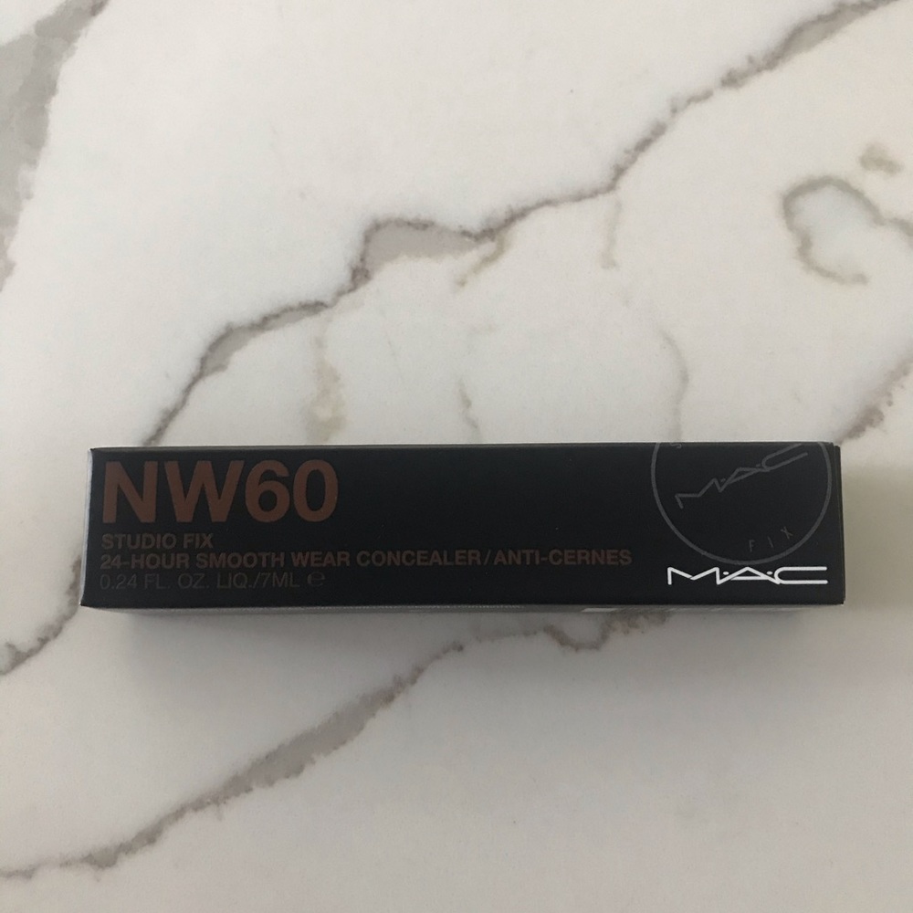 NW60 MAC SMOOTH WEAR 24 HOUR CONCEALER DARK